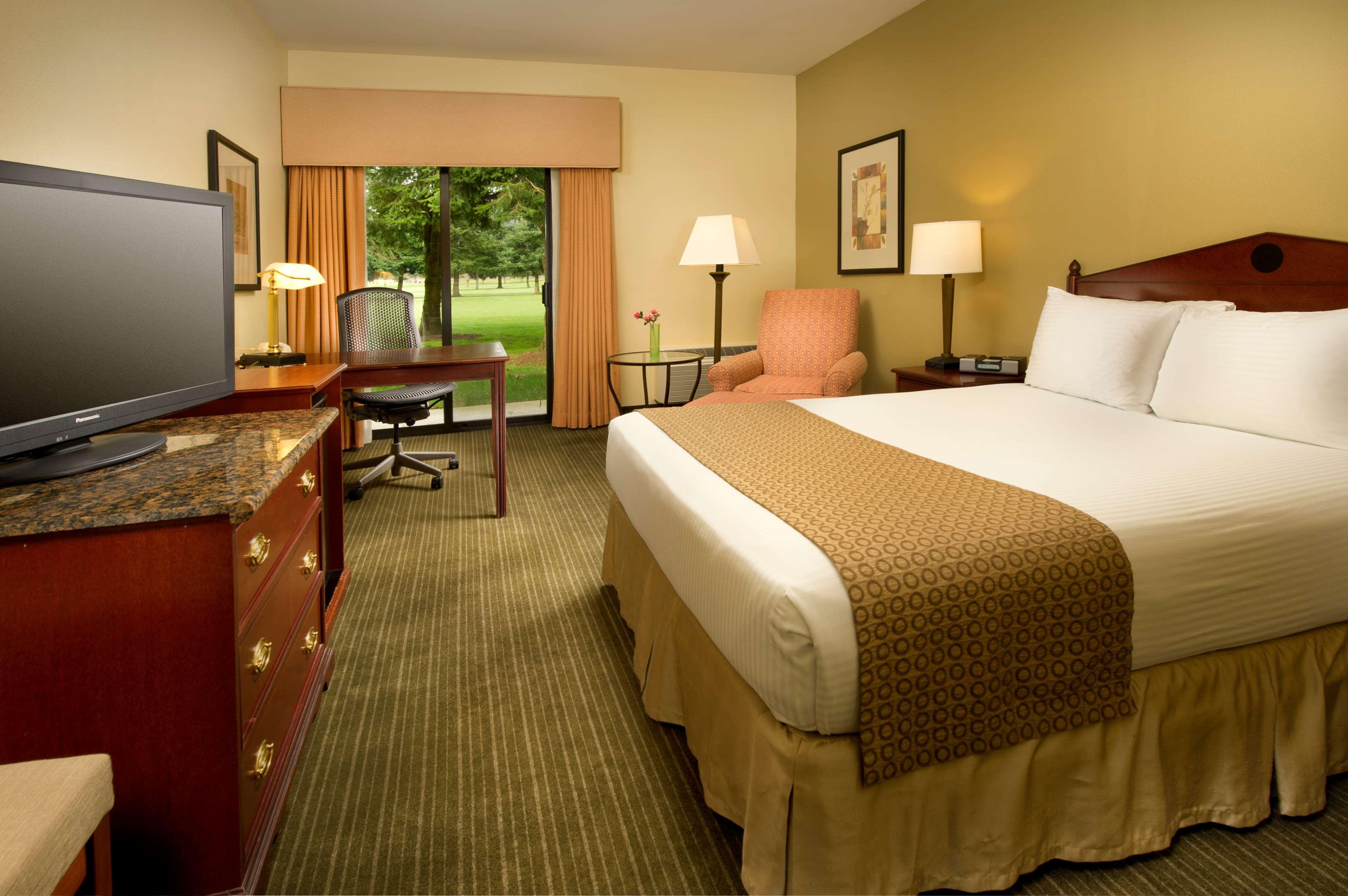 Best Western Plus Plaza By The Green Kent Exterior photo