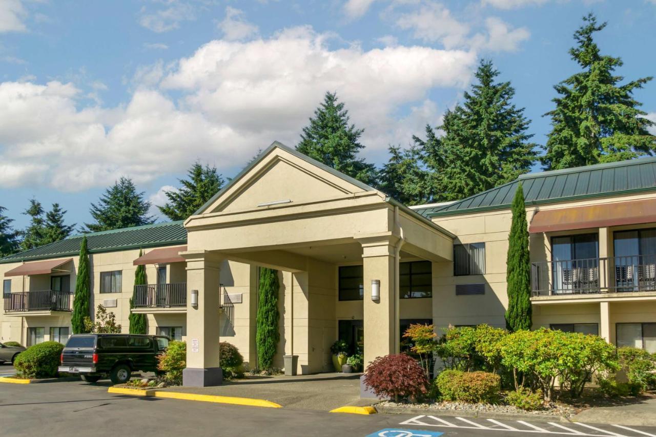 Best Western Plus Plaza By The Green Hotel Kent Exterior photo