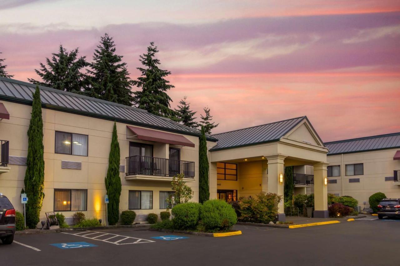 Best Western Plus Plaza By The Green Hotel Kent Exterior photo