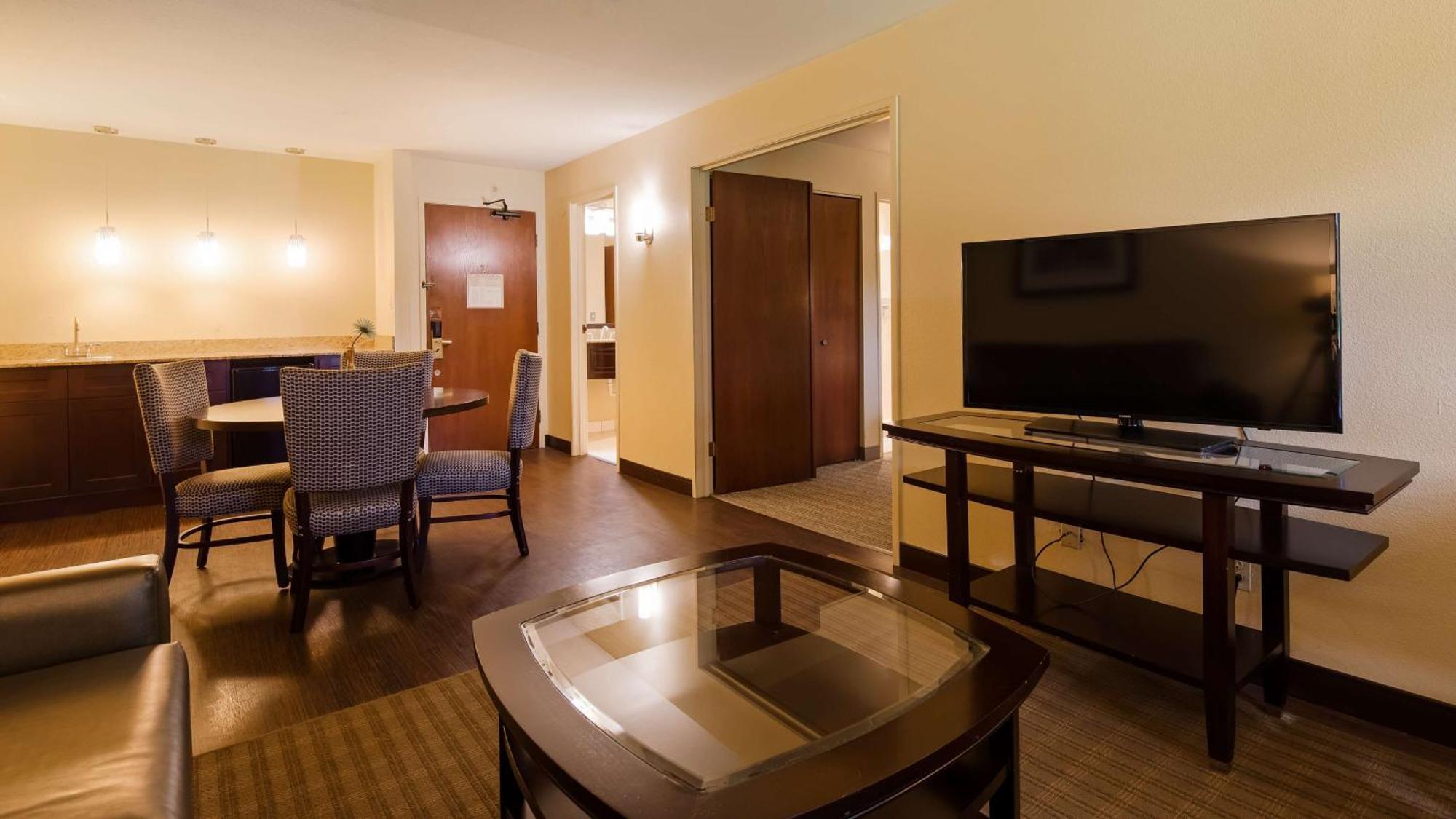 Best Western Plus Plaza By The Green Kent Exterior photo