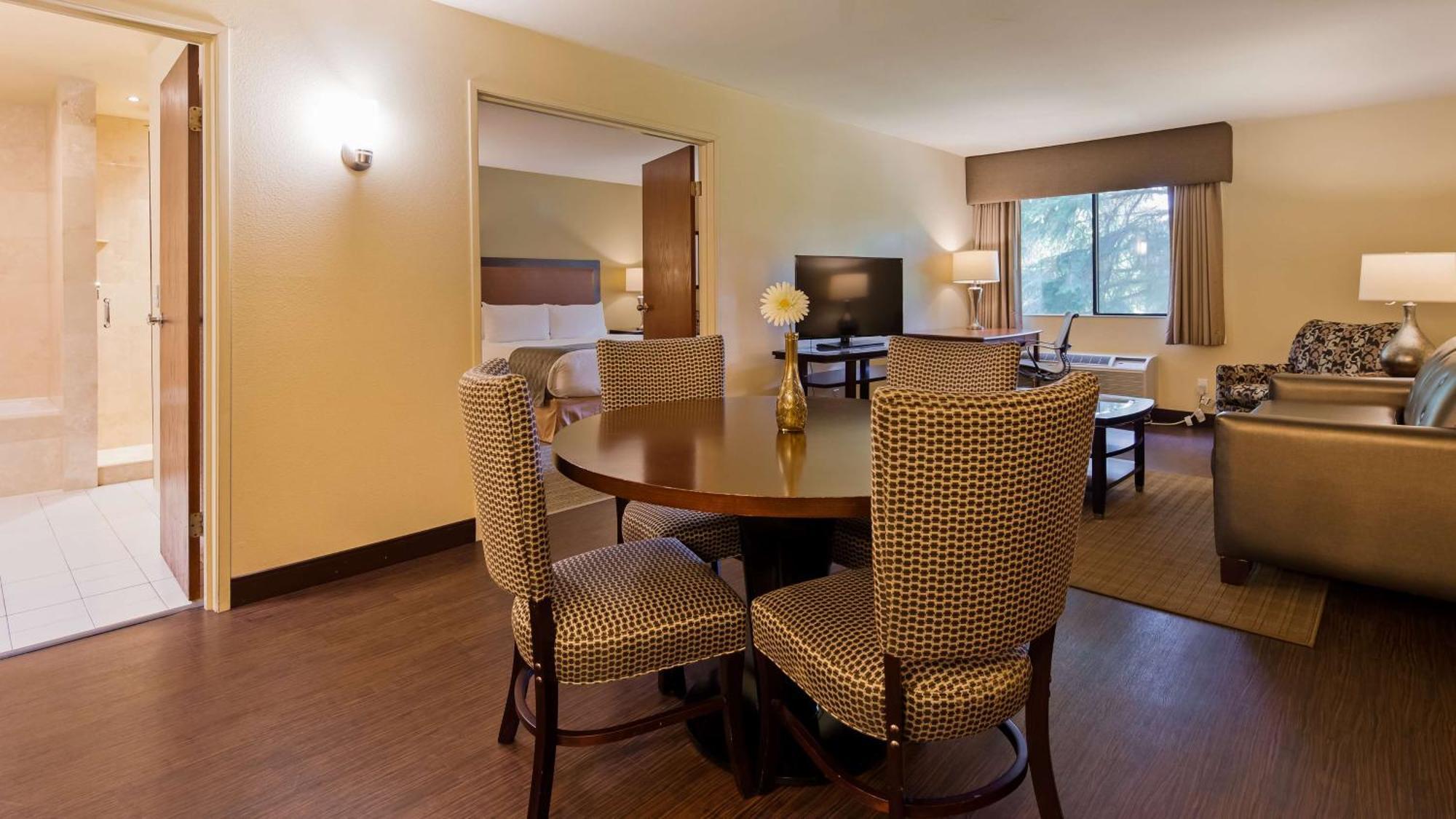 Best Western Plus Plaza By The Green Kent Exterior photo